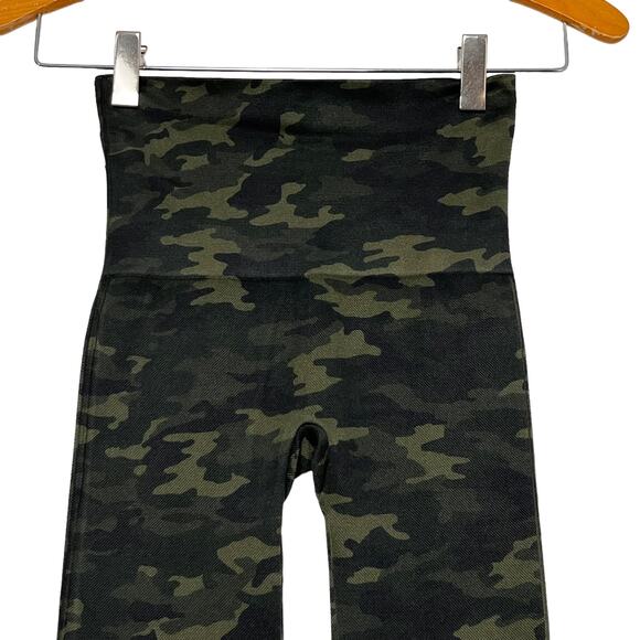 Spanx Look at Me Now Seamless Legging Sz M Green Camo High Waist Shaping Pull On - Picture 5 of 8